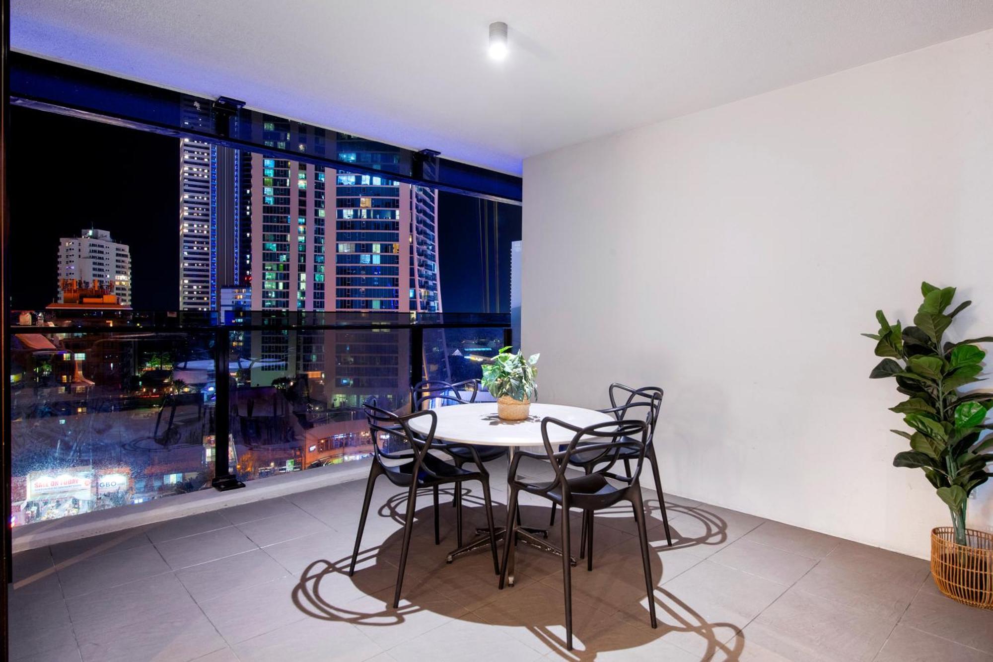 Ocean View Apartments With Balcony - Circle On Cavill - Central Location! - Self Contained & Privately Managed Gold Coast Exterior photo