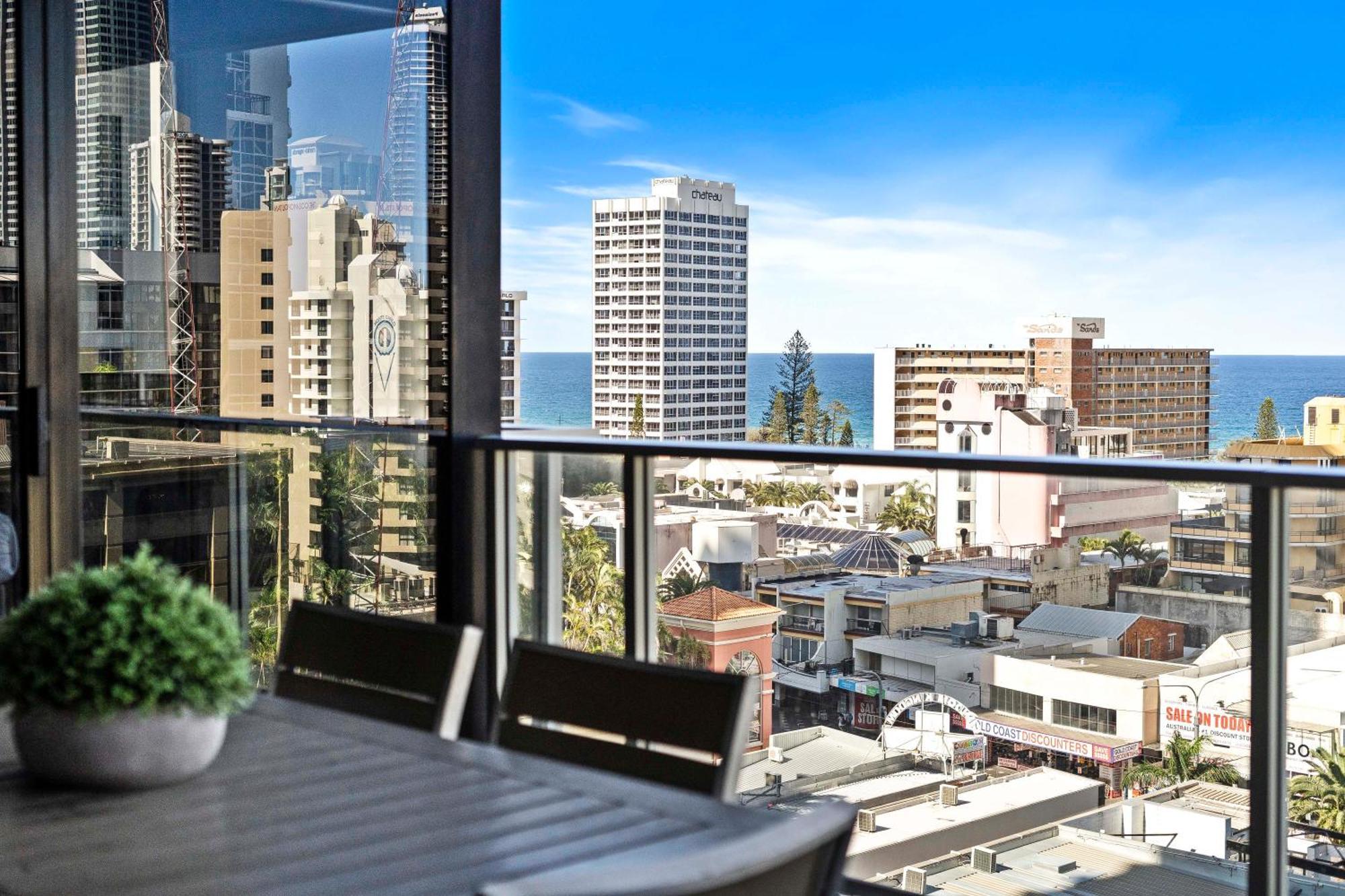 Ocean View Apartments With Balcony - Circle On Cavill - Central Location! - Self Contained & Privately Managed Gold Coast Exterior photo