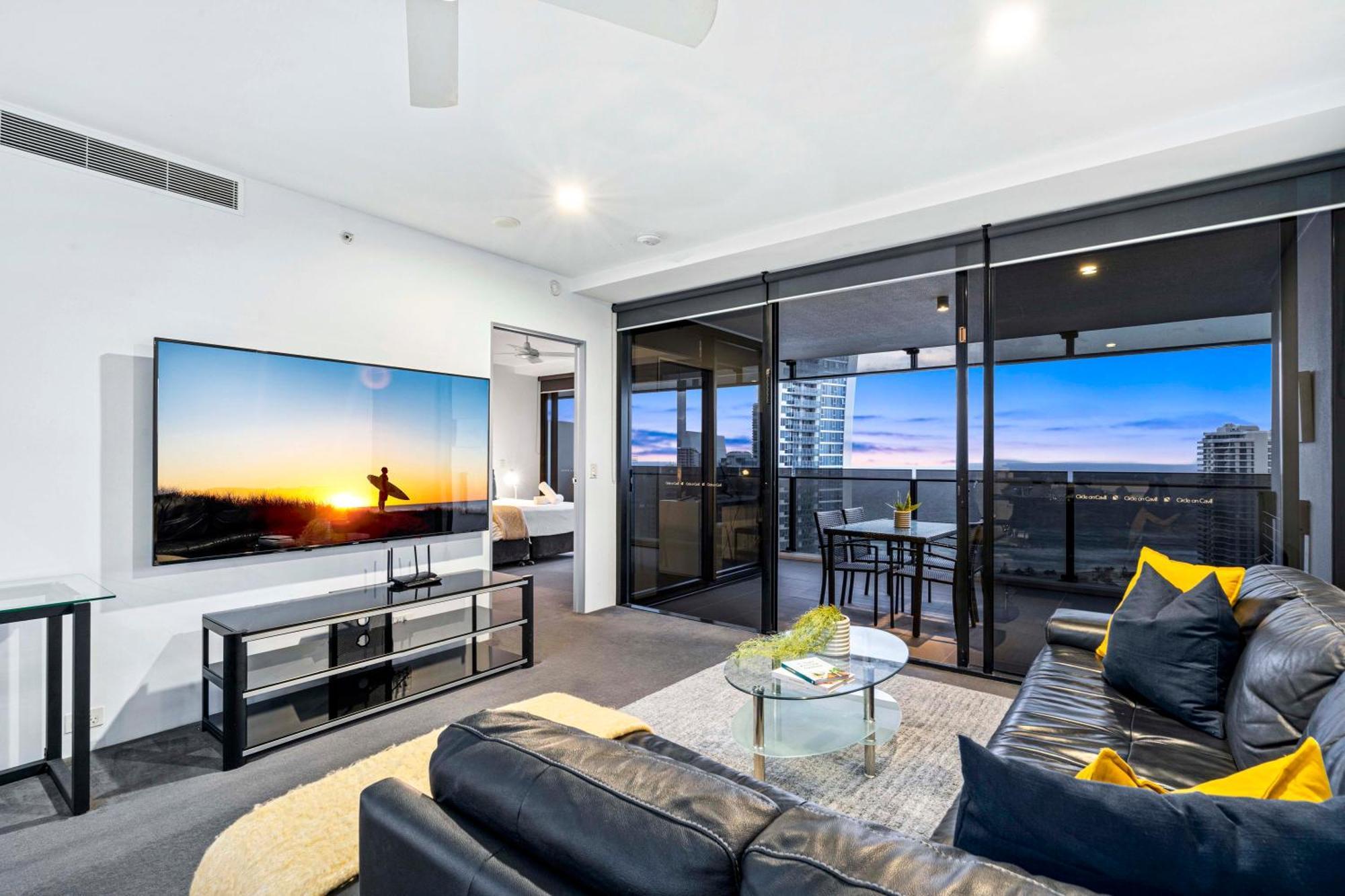 Ocean View Apartments With Balcony - Circle On Cavill - Central Location! - Self Contained & Privately Managed Gold Coast Exterior photo
