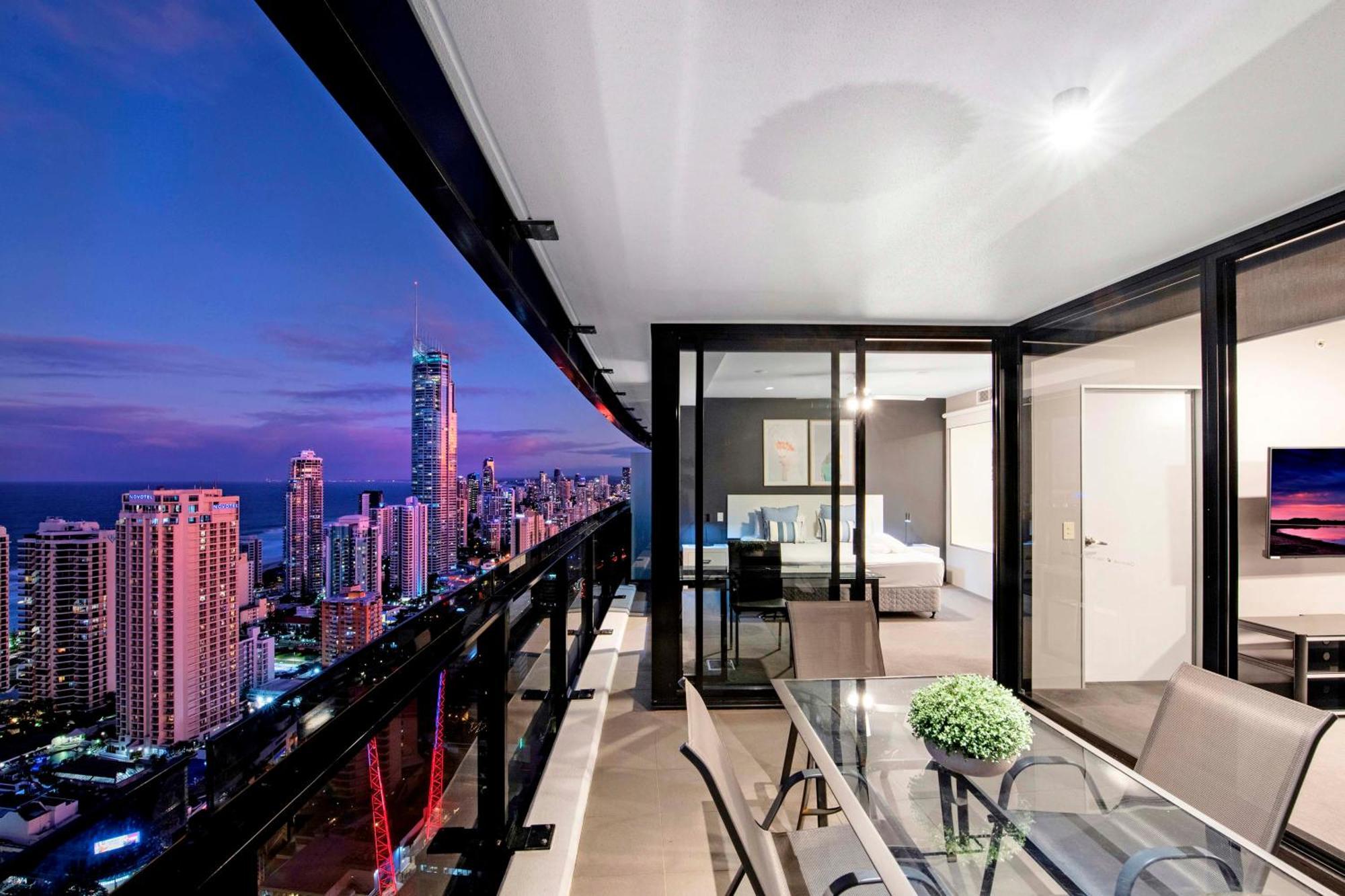 Ocean View Apartments With Balcony - Circle On Cavill - Central Location! - Self Contained & Privately Managed Gold Coast Exterior photo