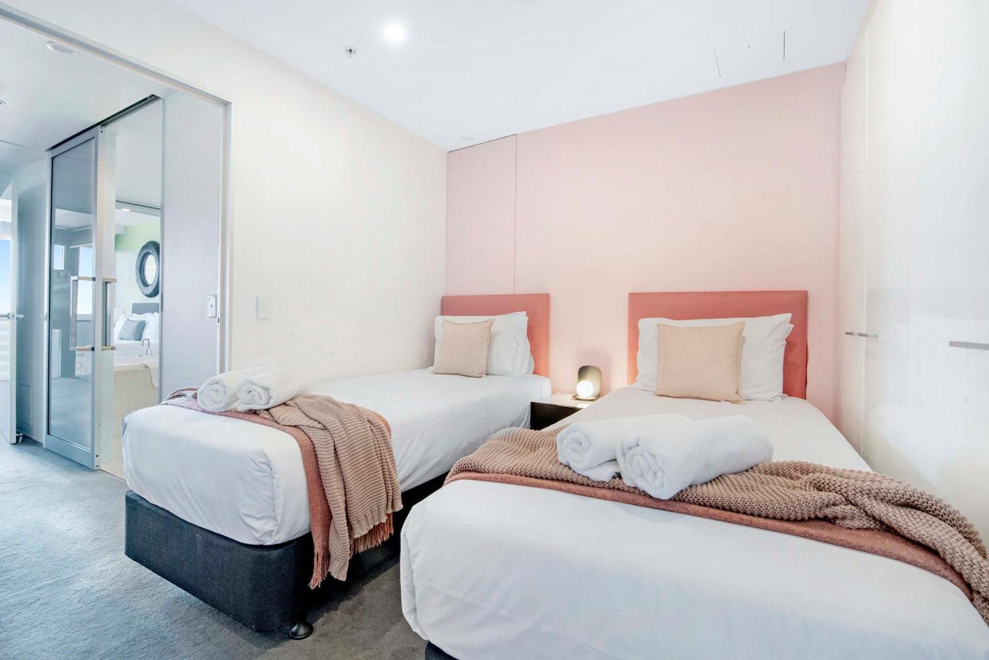 Ocean View Apartments With Balcony - Circle On Cavill - Central Location! - Self Contained & Privately Managed Gold Coast Exterior photo