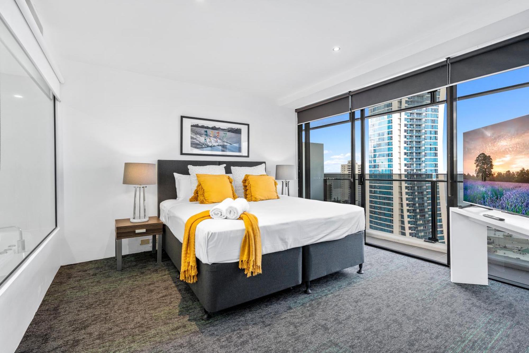 Ocean View Apartments With Balcony - Circle On Cavill - Central Location! - Self Contained & Privately Managed Gold Coast Exterior photo