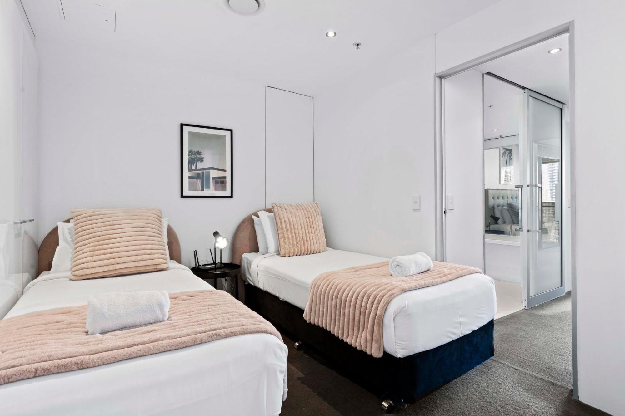 Ocean View Apartments With Balcony - Circle On Cavill - Central Location! - Self Contained & Privately Managed Gold Coast Exterior photo
